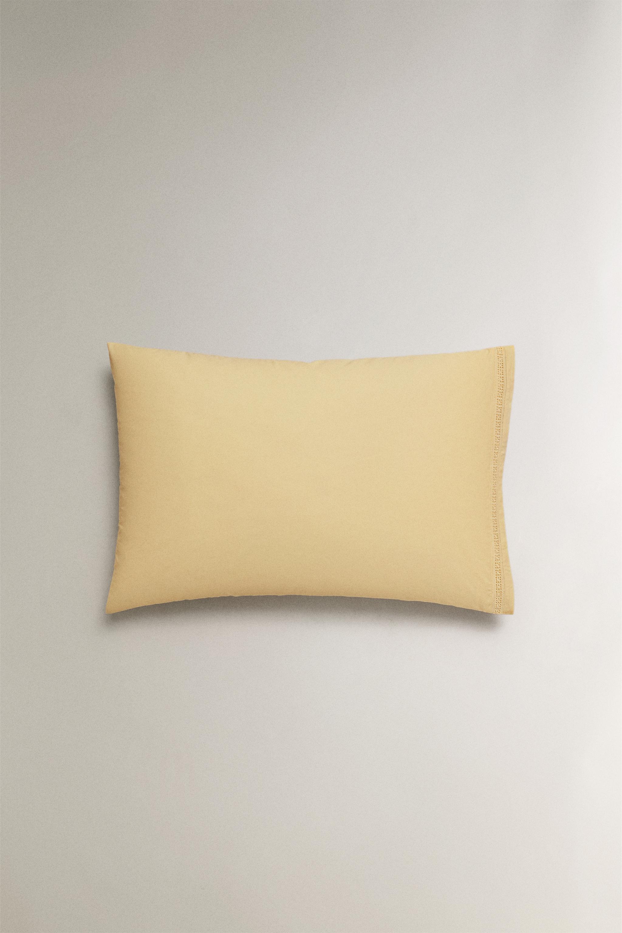 TAIE D’OREILLER BRODERIE AJOURÉE